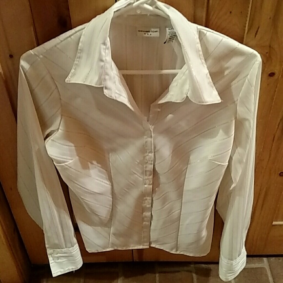 Beautifully tailored striped button down shirt. - Picture 2 of 5